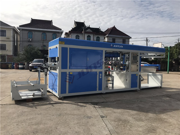 如何更換全自動(dòng)吸塑機(jī)的真空泵油？